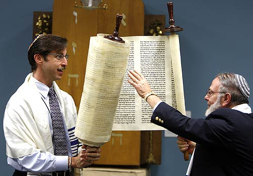pic-yanov-torah-ceremony