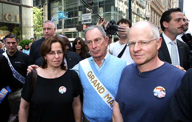 6-11-09-gilad-shalit-parents Mayor Michael Bloomberg, center, with Noam, right, and Aviva Shalit, parents of Israeli soldier Gilad Shalit
