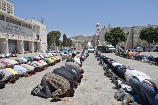2-11-10 Muslims in Manger Square