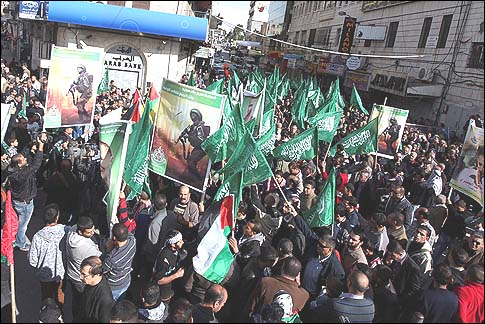 PA Arabs waving Hamas flags during a demonstration in Ramallah.Photo Credit: Issam Rimawi/Flash90