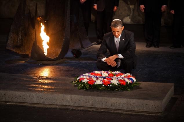 Obama in Hall of Remembrance