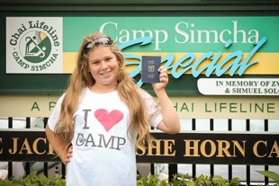 Inbar Chomsky, with her found passport (Photo:Chai Lifeline)