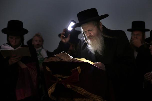 Ultra-Orthodox Jewish men participate in a Tashlich ceremony at the Mediterranean sea, in the southern Israeli port city of Ashdod, Thursday, Sept. 12, 2013. Tashlich, which means 'to cast away' in Hebrew, is the practice by which Jews go to a large flowing body of water and symbolically 'throw away' their sins by throwing a piece of bread, or similar food, into the water before the Jewish holiday of Yom Kippur, which start on Friday. (AP Photo/Tsafrir Abayov)