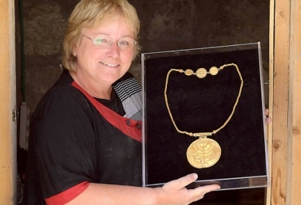 Timeless beauty. Mazar poses with the millenia-old necklace | Photo credit: Urieh Tadmor