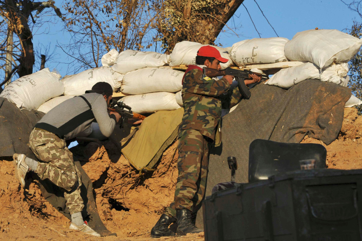 Free Syrian Army fighters take up shooting positions on a frontline within Band 17 in Raqqa Dec. 2013 Photo: Reuters