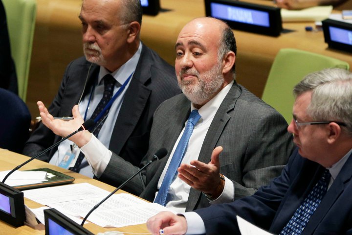 Israeli ambassador to the United Nations, Ron Prosor, center, speaks at a meeting of the General Assembly. Photo: AP