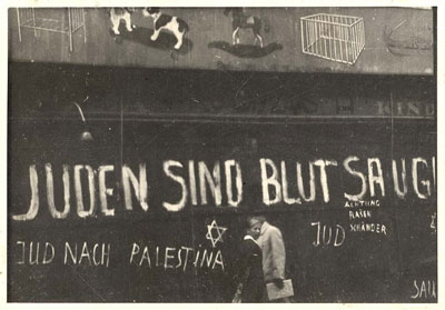 Antisemitic graffiti after Kristallnacht: “Jews are bloodsuckers,” Germany. (Yad Vashem)