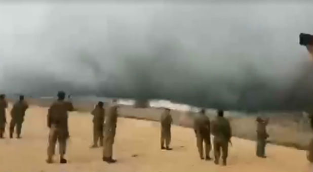 The dust pillar that appeared between Israel and the Islamic State. (Israel News Online)