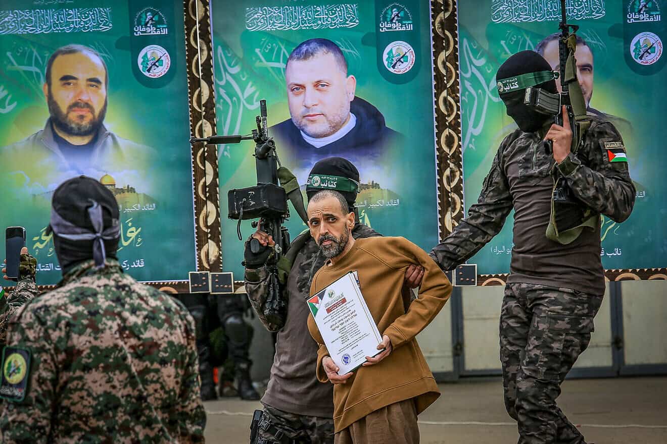 Al-Qassam Brigades hand over Israeli hostages to the Red Cross, as part of the ceasefire agreement between Israel and Hamas, in Deir al Balah, February 8, 2025. (Photo: Ali Hassan/Flash90)